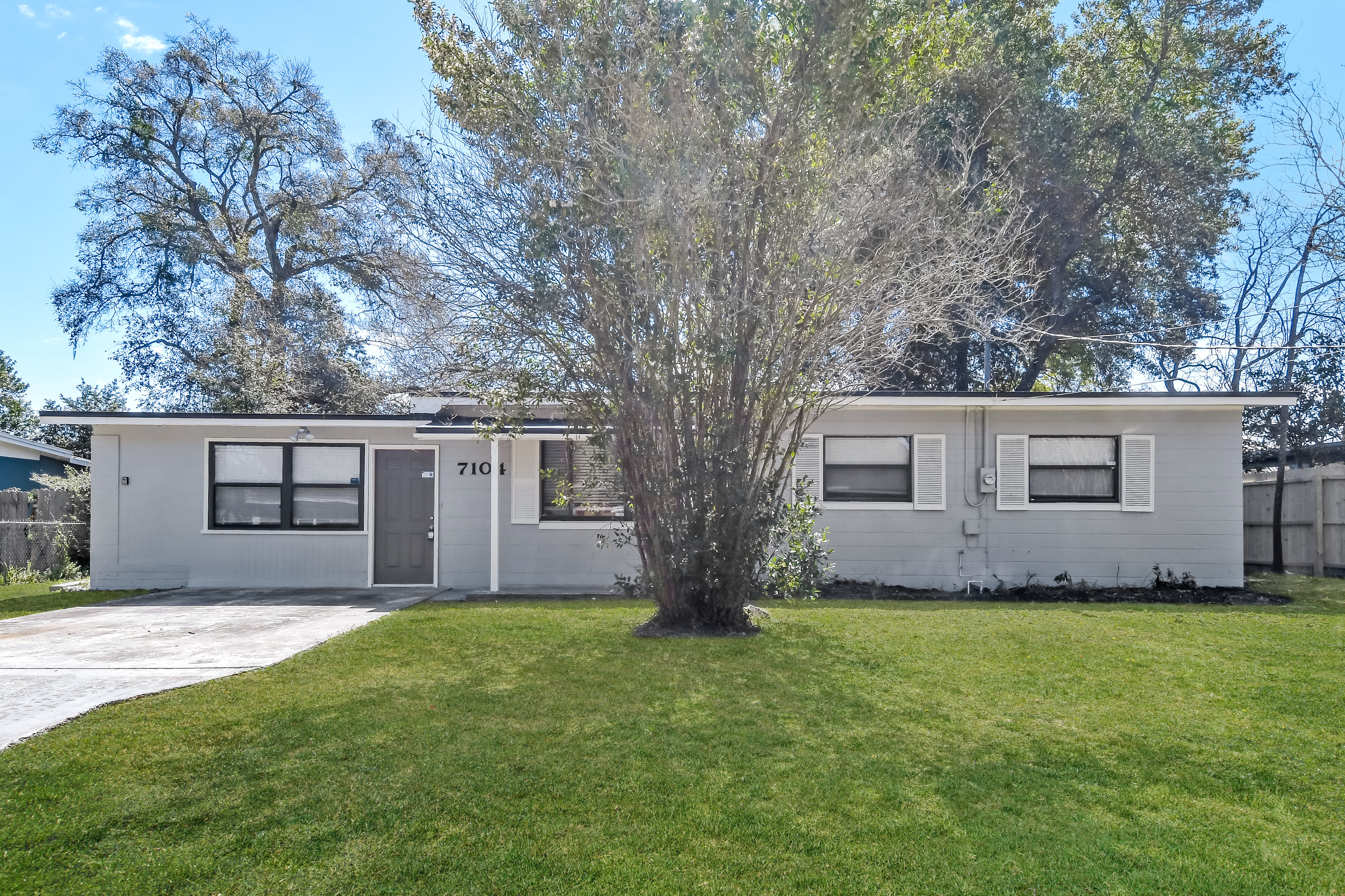 7104 PELLIAS RD JACKSONVILLE, FL 32211